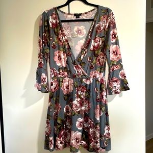 Adorable, bell sleeve, cotton V-neck dress XL